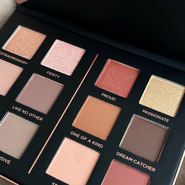 Younique Eyeshadow Palette Younique Eyeshadow Palette